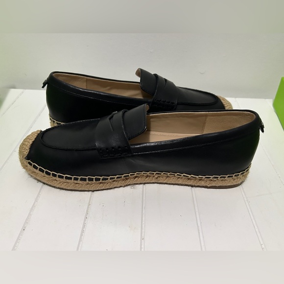 Casual Flats - Picture 5 of 8